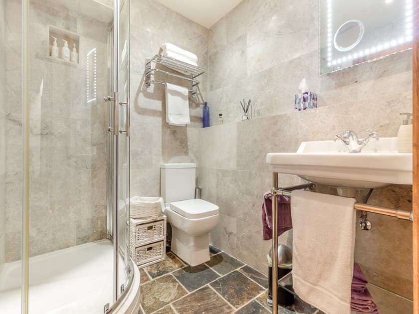 Bathroom | The Coach House - Dan Y Graig, Crickhowell