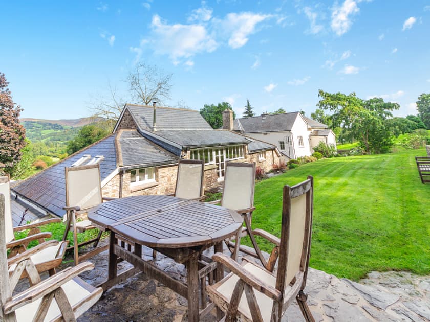 Sitting-out-area | The Coach House - Dan Y Graig, Crickhowell