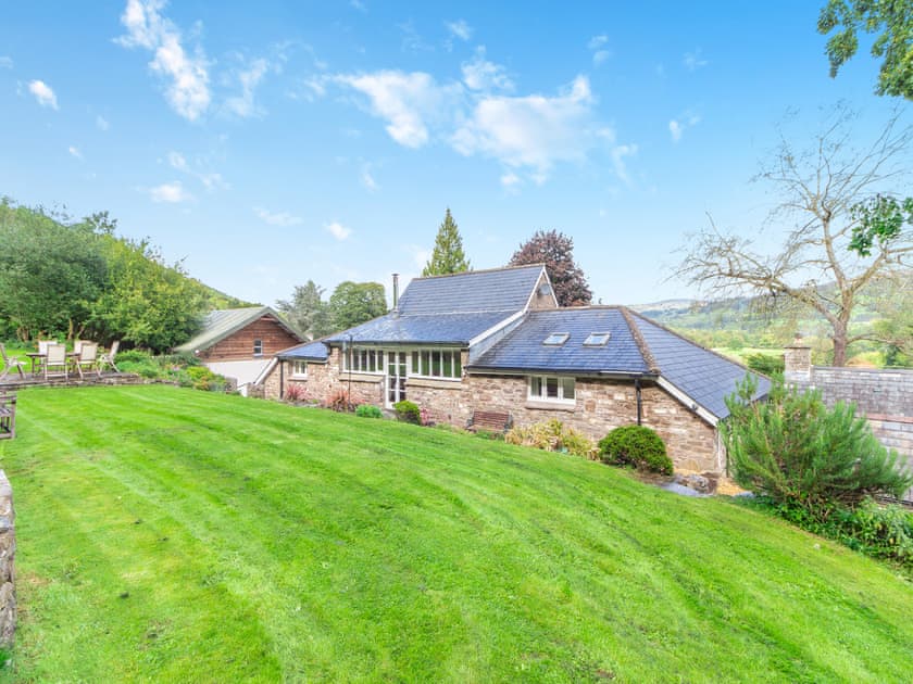 Garden | The Coach House - Dan Y Graig, Crickhowell