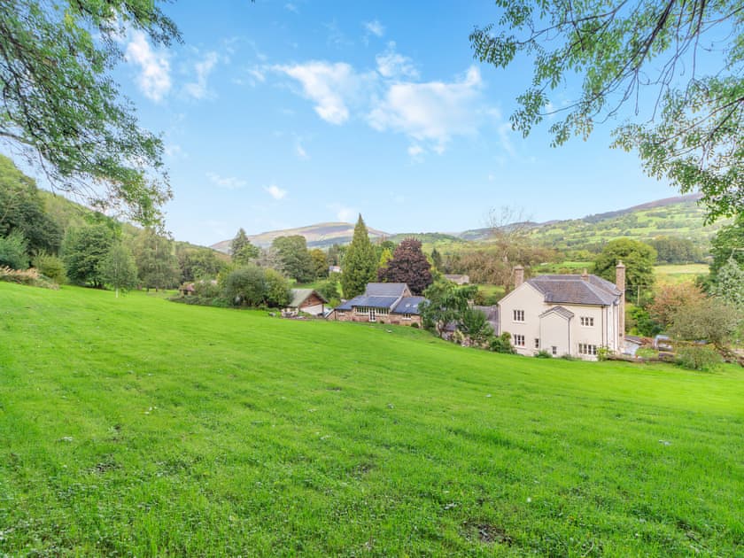 Setting | The Coach House - Dan Y Graig, Crickhowell