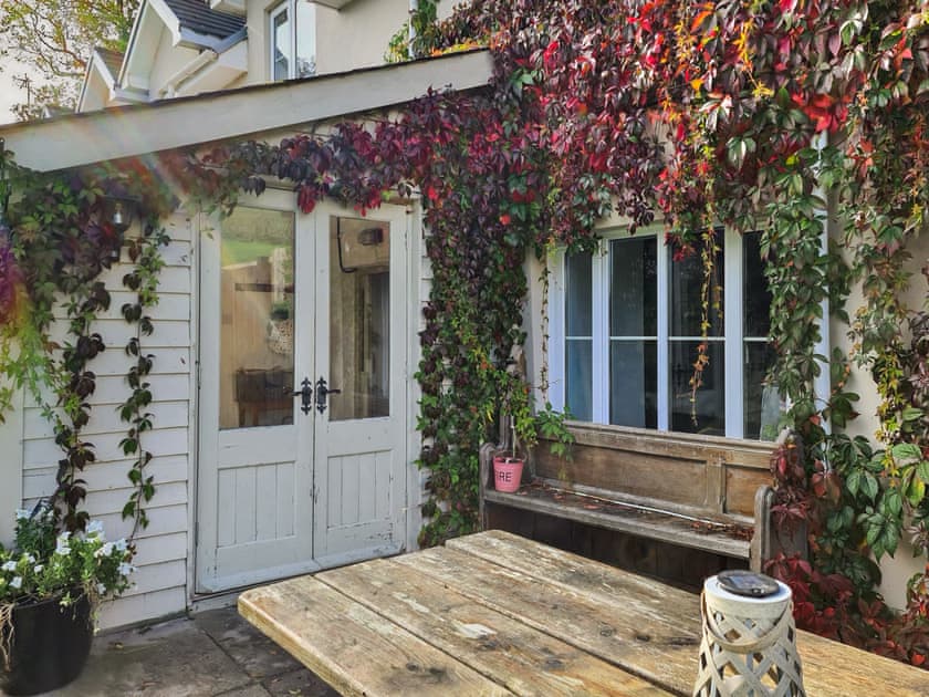 Exterior | Taliaris Isaf, Llandeilo