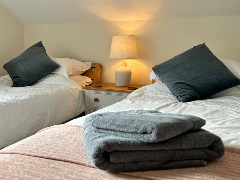 Twin bedroom | Chestnut Cottage, Coxley Wick, near Wells