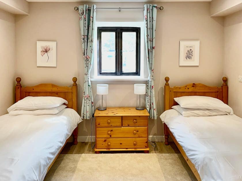 Downstairs twin bedroom with en-suite | Stourhead - Moorleaze, Witham Friary, Frome