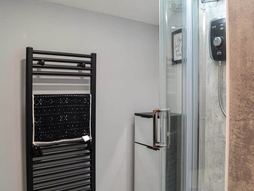 Bathroom | George Apartment 54, Whithorn