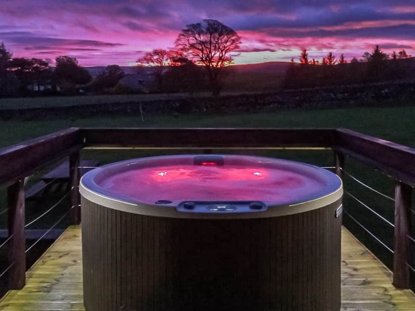Hot tub | Curlew Lodge - Artlegarth Lodges, Ravenstonedale, near Kirkby Stephen