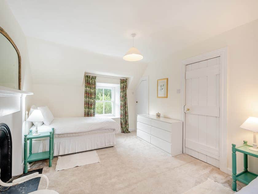 Twin bedroom | Inverglen Farm, Strachur, near Cairndow