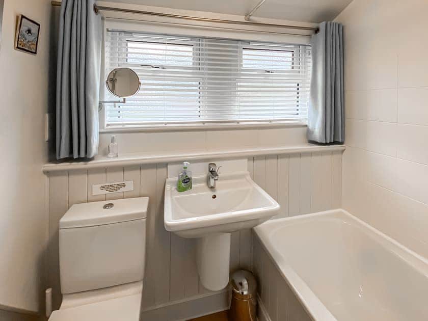 Bathroom | Braehead Cottage, Lamlash, Isle of Arran