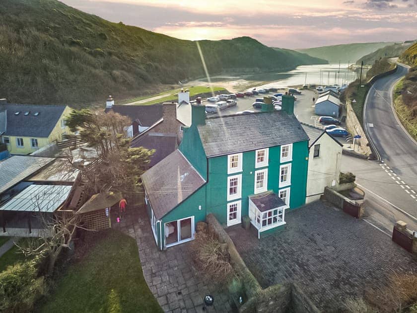 Setting | Solva-Llys Aber, Solva