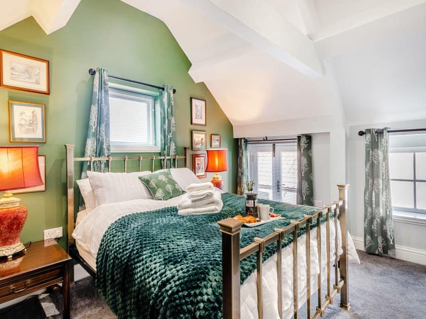 King Size Bed uptairs bedroom  | The Stables - Hutton Mount Retreats, Ripon