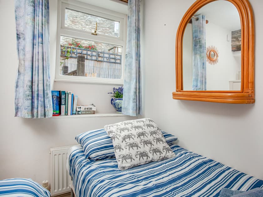 Twin bedroom | Gypsett, Polruan, near Fowey