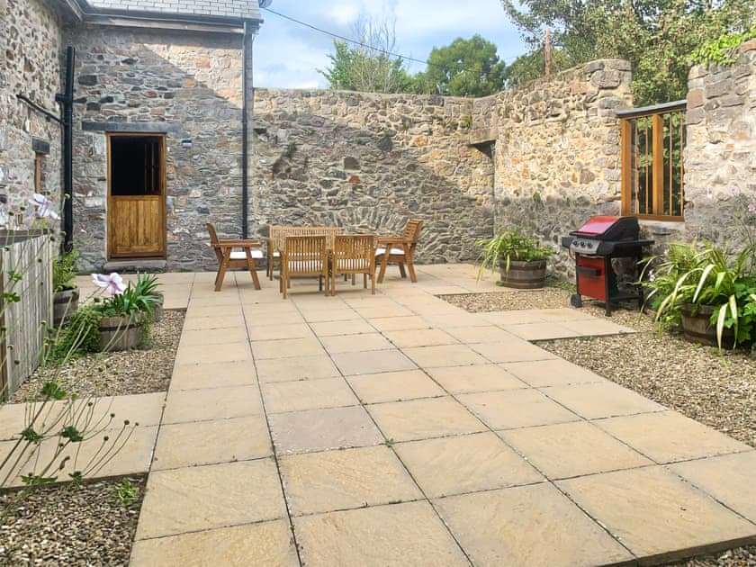Good-sized enclosed courtyard | Ringslade Barn and Cinema, Highweek, near Newton Abbot