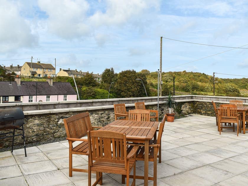 Outdoor eating area | Wylandre, Amlwch