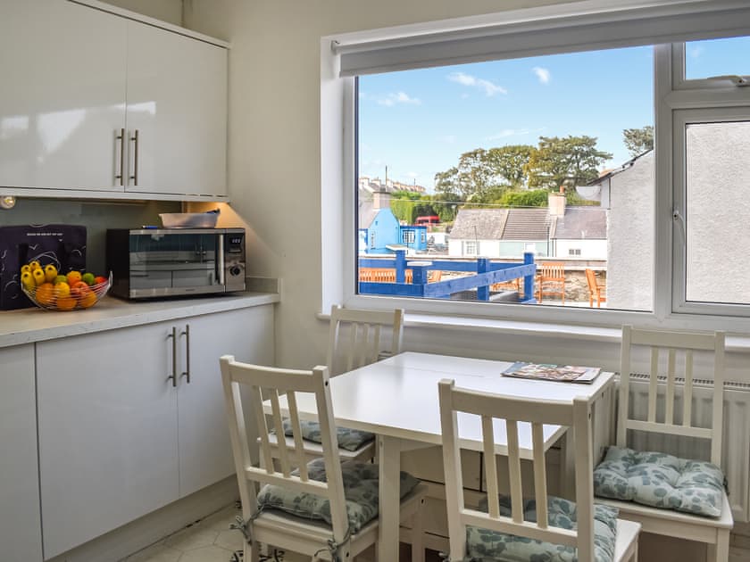 Kitchen | Wylandre, Amlwch