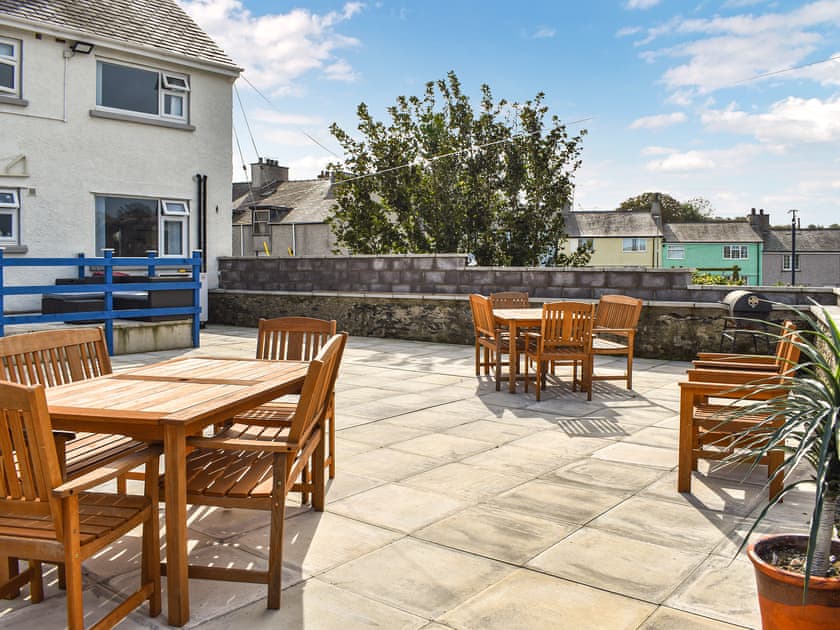 Outdoor eating area | Wylandre, Amlwch