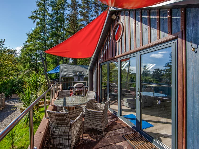 Sitting-out-area | Dundonald Landing - Palm 2 - Dundonald Landings, Oban