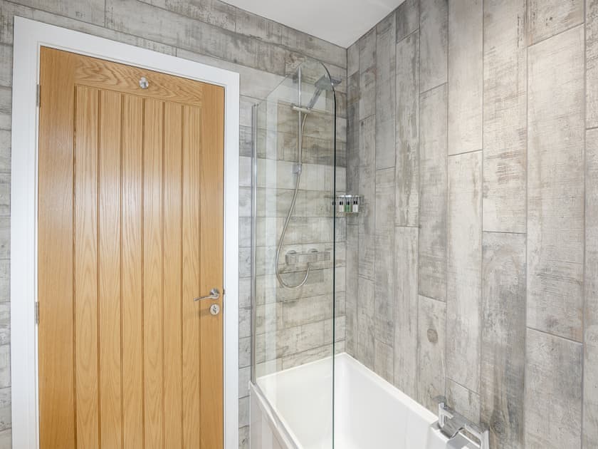 Bathroom | Royal Oak Cottages- The Cooperage - Royal Oak Cottages, Wainfleet, near Skegness