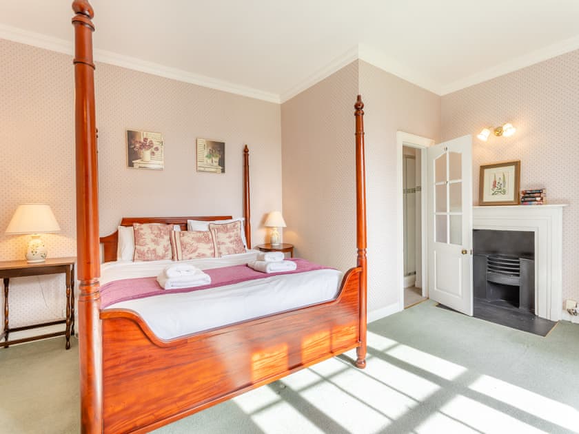Double bedroom | Manor Farm House - Piggyback Barns, Sculthorpe, Fakenham