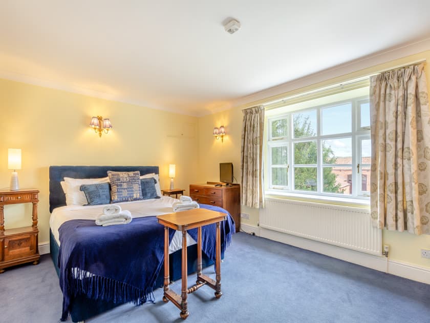 Double bedroom | Manor Farm House - Piggyback Barns, Sculthorpe, Fakenham