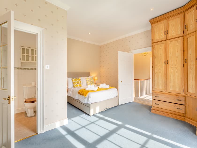Double bedroom | Manor Farm House - Piggyback Barns, Sculthorpe, Fakenham