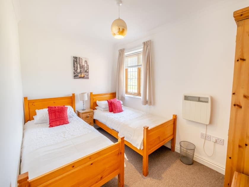 Twin bedroom | Hill Top Cottage - Fair Isle Holiday Cottages, Newport