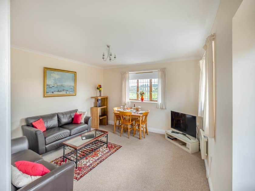 Living room/dining room | Hill Top Barn - Fair Isle Holiday Cottages, Newport