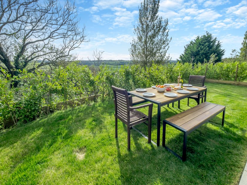 Sitting-out-area | Trafalgar - Fair Isle Holiday Cottages, Newport