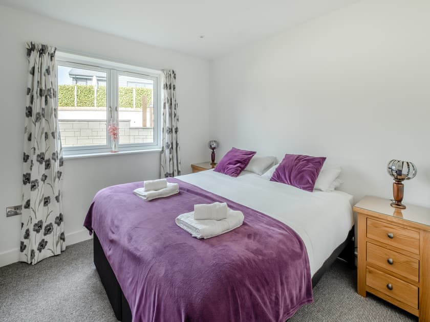 Double bedroom | Trafalgar - Fair Isle Holiday Cottages, Newport