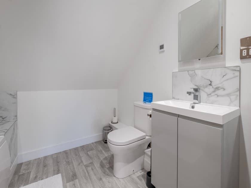 Bathroom | Trafalgar - Fair Isle Holiday Cottages, Newport