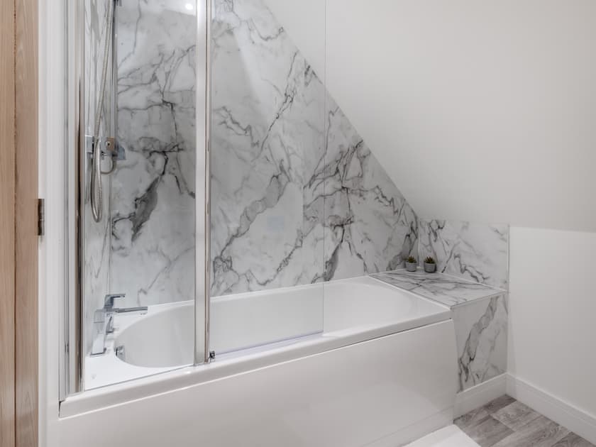 Bathroom | Trafalgar - Fair Isle Holiday Cottages, Newport