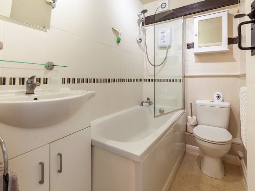 Bathroom | Colbridge Cottage, Docking, near Hunstanton