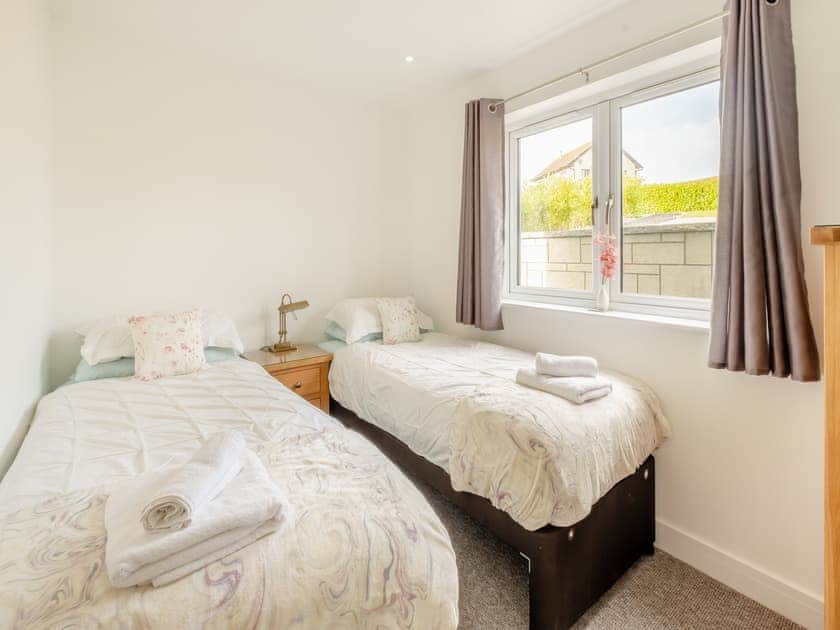 Twin bedroom | Viking - Fair Isle Holiday Cottages, Newport