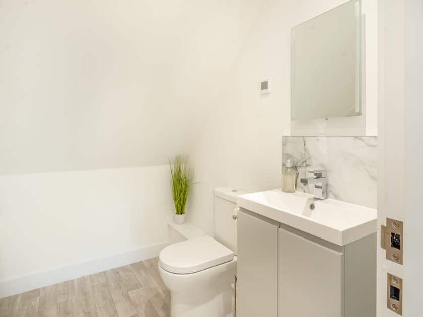 Bathroom | Viking - Fair Isle Holiday Cottages, Newport