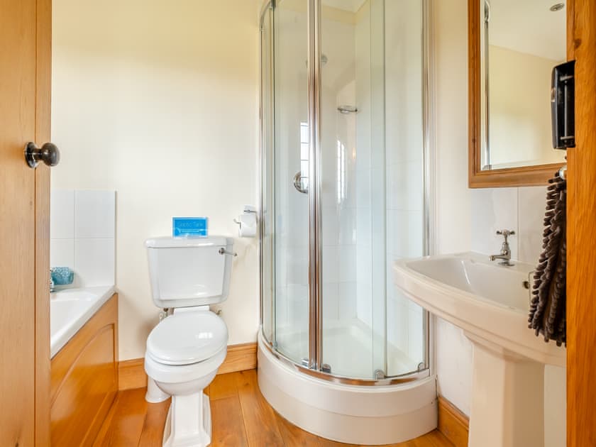 Bathroom | Fair Isle Holiday CottagesFair Isle House, Newport