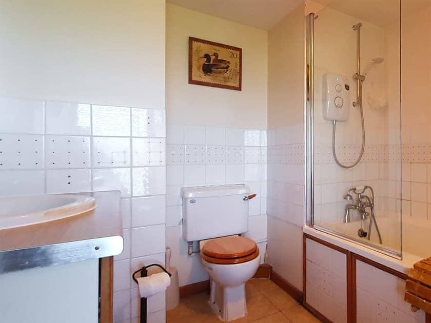Bathroom 1 | Shelterstone, Elgin