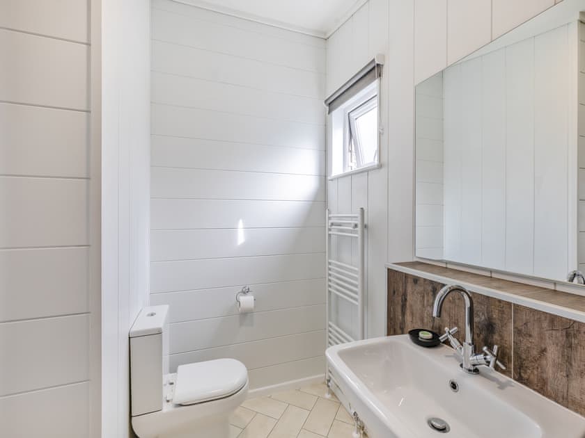 Bathroom | Billy Goat Lodge - Chadwick Bank Holiday Lodges, Chadwick, near Worcester