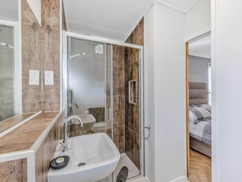 Bathroom | Billy Goat Lodge - Chadwick Bank Holiday Lodges, Chadwick, near Worcester