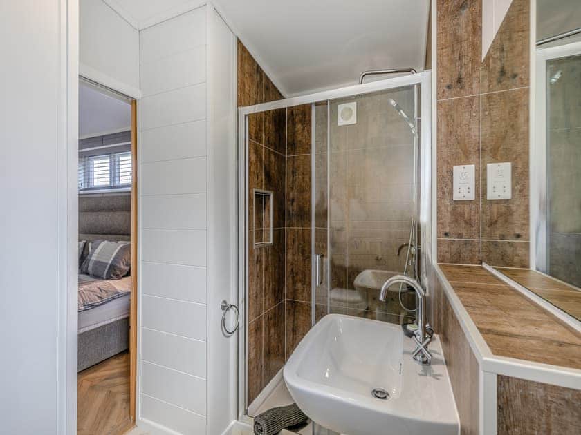 Bathroom | Billy Goat Lodge - Chadwick Bank Holiday Lodges, Chadwick, near Worcester