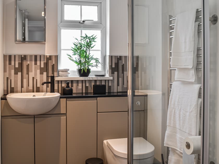 Shower room | The Rising Sun, Deal