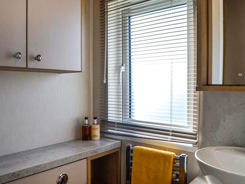 Bathroom | Gill Bay - Bonnie Escapes, Southerness
