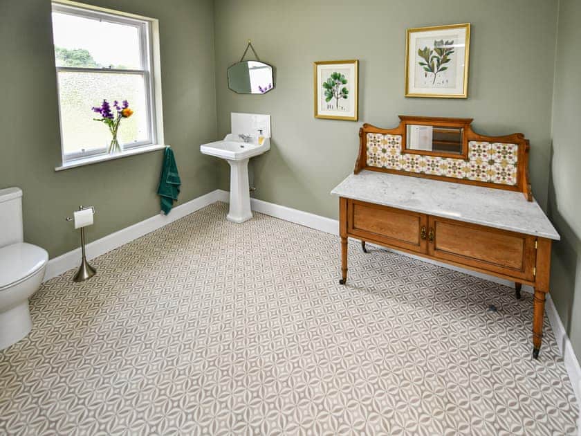Bathroom | Albion House, Castle Douglas