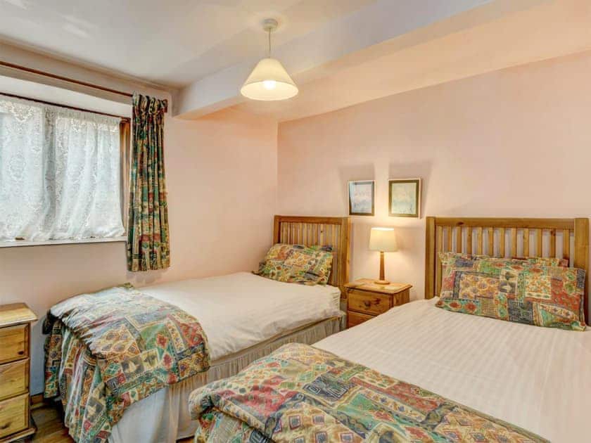 Twin bedroom | Cleeve - Duddings Country Cottages, Timberscombe, near Minehead