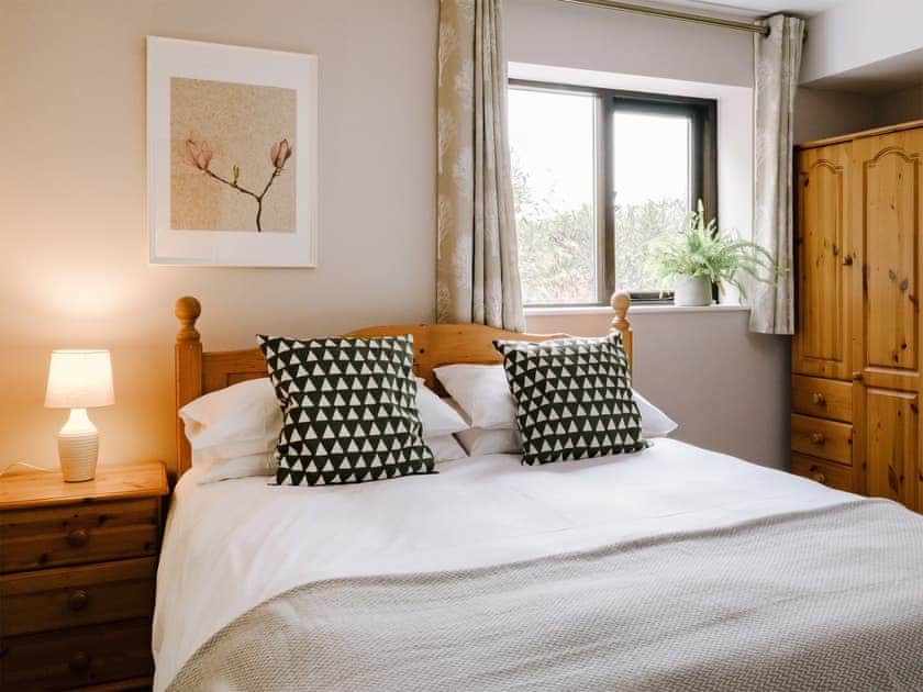 Master bedroom with kingsized bed and en-suite | Stonehenge - Moorleaze, Witham Friary, Frome