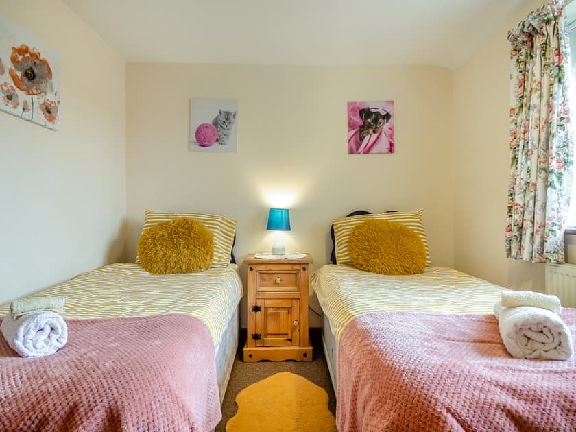 Twin bedroom | Pear Tree Cottage, Banham