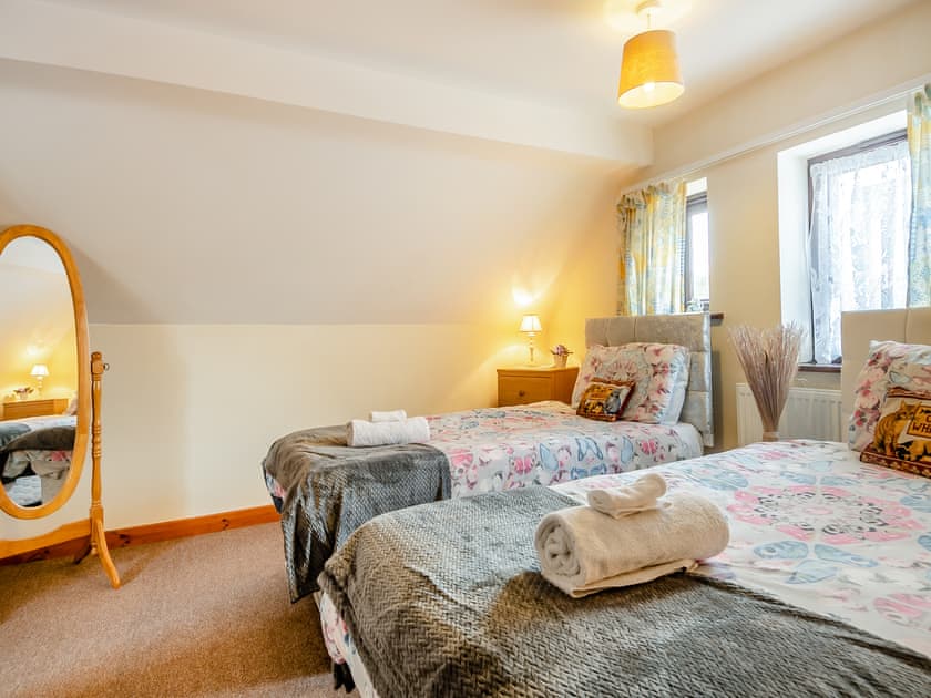 Twin bedroom | Pear Tree Cottage, Banham