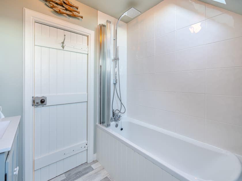 Bathroom | The Old Net Shed, Banff