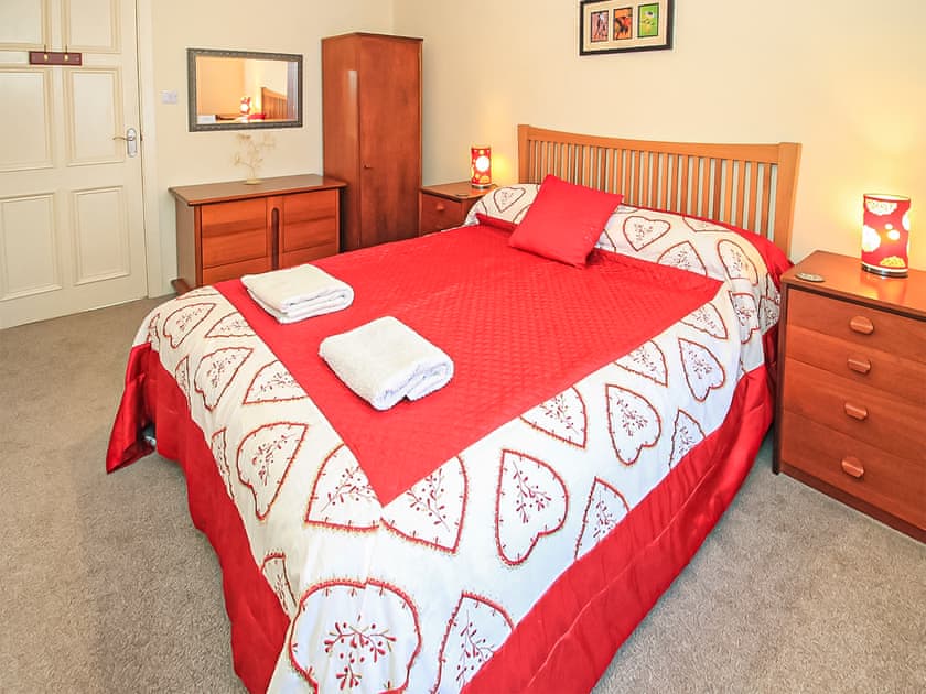 Double bedroom | Treetops Flat, Porthmadog