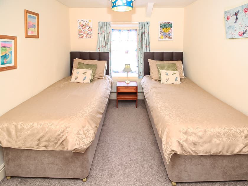 Twin bedroom | Treetops Flat, Porthmadog