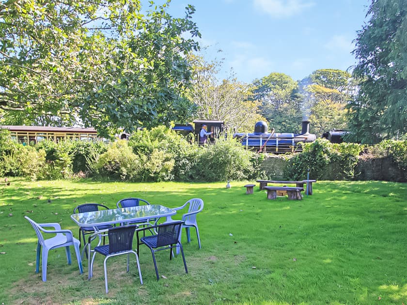 Shared Garden  | Treetops Flat, Porthmadog