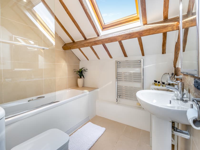 Bathroom | Walker’s Retreat - Clehonger Retreats, Clehonger