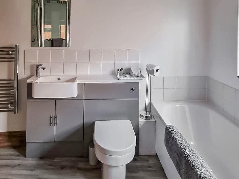 Bathroom | Hive Mews, Abingdon